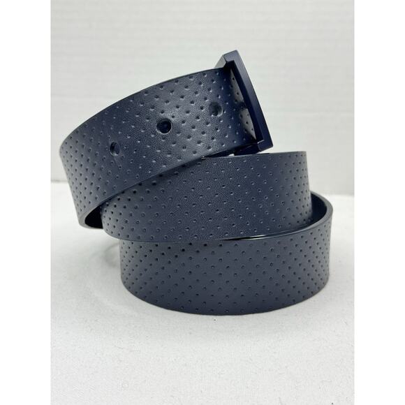 Travis Mathew Cuater Navy Blue Faux Leather Textured Golf Belt Size 40 - Picture 2 of 8